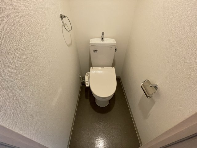 グランルージュ中之島南のトイレ|同建物反転タイプを表示しています