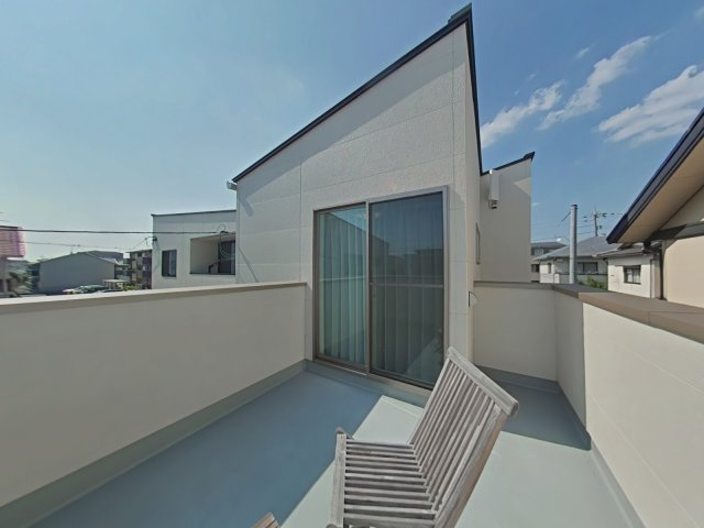 岡山市北区平田戸建のバルコニー|青空を一望できる広々としたバルコニーです。