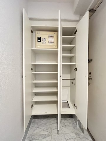 エムジー目黒駅前の収納|ちょっとした収納スペースも充実しています