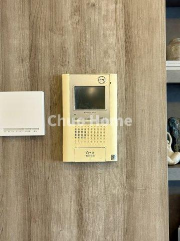シティタワーズ豊洲ザ・ツインノースタワーのセキュリティ|【モニターホン】誰が来たかすぐにわかるカラーモニター付きインターホン。通話ボタンを押すまでは室内の音は漏れていませんので相手を確かめてから応対できます。