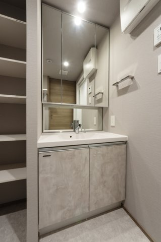 ＣＯＭＰＯＳＩＴＥ新宿三丁目の洗面所|※写真は同タイプ住戸です。