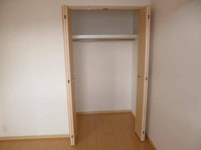 セブン・グロリアスⅡの内装|クローゼット（南側洋室6帖）