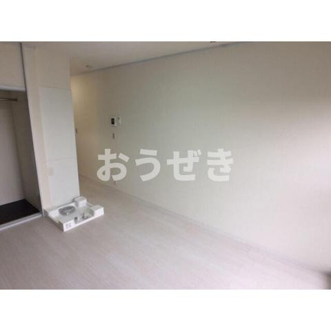 スリーパインズの居間・リビング