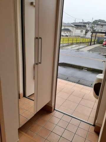 グラシオッソ　　 刈谷市近郊の賃貸はクラスホーム刈谷店の玄関|収納もある玄関です