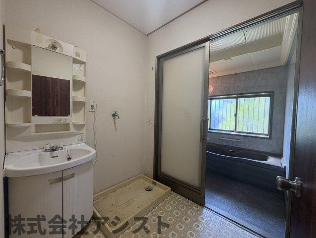糸田町貴船 売戸建の独立洗面台|朝の身支度には欠かせない独立洗面化粧台