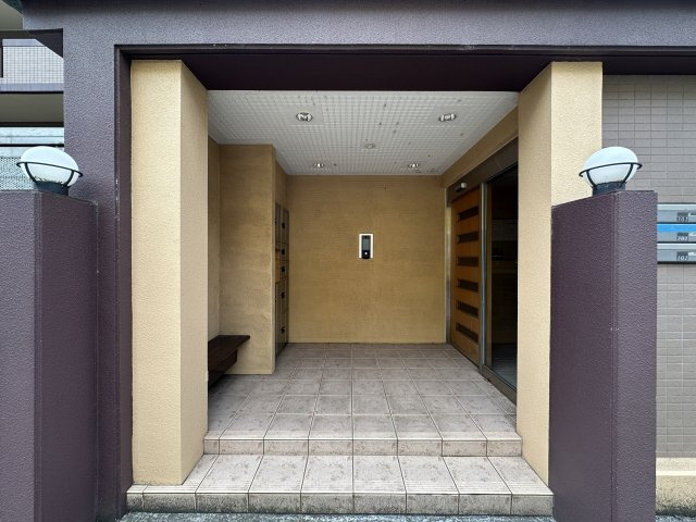 川崎市麻生区王禅寺西１丁目の賃貸マンションのエントランス