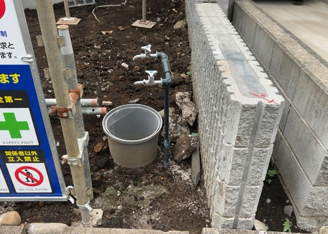 【設備】 | 敷地内には、散水栓や立水栓があります。水道水を直接利用できるため、水を運ぶ手間を省くことが出来ます。大量の水を必要とする洗車作業や清掃などに役立ちます。その他設備とあわせて、現地でご確認ください。