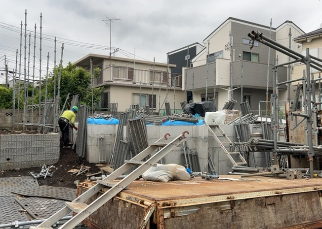 【外観】 | 現在は更地となっています。現地をご見学に行く際は、道路の幅や周辺の交通量、施設などをご確認頂くことをおすすめします！ある程度イメージをつけたいという場合は、同売主の施工事例や完成パースもお見せします。