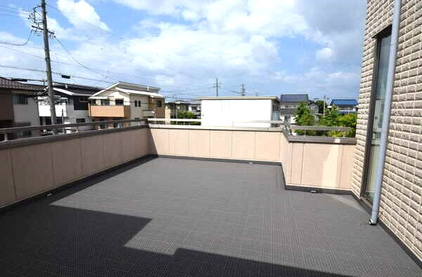 野白町野白１０８貸家のバルコニー