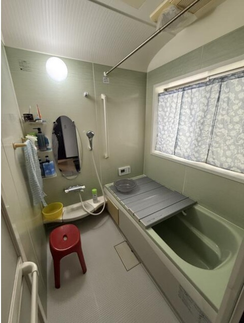 厚木市妻田南２丁目　中古戸建　30.62坪の内装|毎日の疲れを癒す広々とした浴室です◎