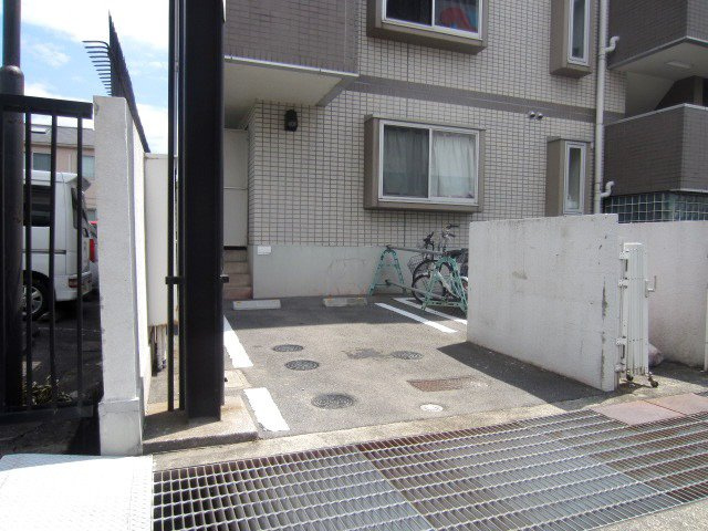 【駐車場】