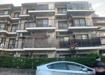 【外観】 | グリーンコーポ小田急相模原Ⅱ | マンションの外観は非常に重要なポイントです！外観の善し悪しは資産価値に大きな影響を与えます。外観のいいマンションを購入することで、高値で売却がしやすく、買い手が見つかりやすいというメリットがあります。