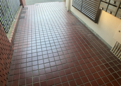 【受付】 | グリーンコーポ小田急相模原Ⅱ | 受付はマンションコンシェルジュがいる場合もあれば、管理人が滞在する小部屋を総称して呼ぶことがあります。主にエントランスに設置されていることから、防犯面でも期待ができます。防犯設備がない場合はより安心！