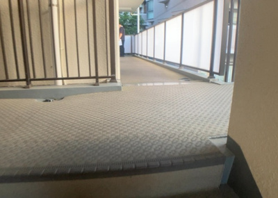 【その他共用部分】 | グリーンコーポ小田急相模原Ⅱ | 共有部分は、住民なら誰もが使える設備のこと。例えば駐車場やエレベーター、インターネット設備、セキュリティ設備などがあります。他にも、マンションの廊下・外部階段やエントランス・ゴミ置き場などがあります。