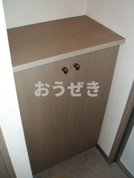 サン・ツルミの玄関
