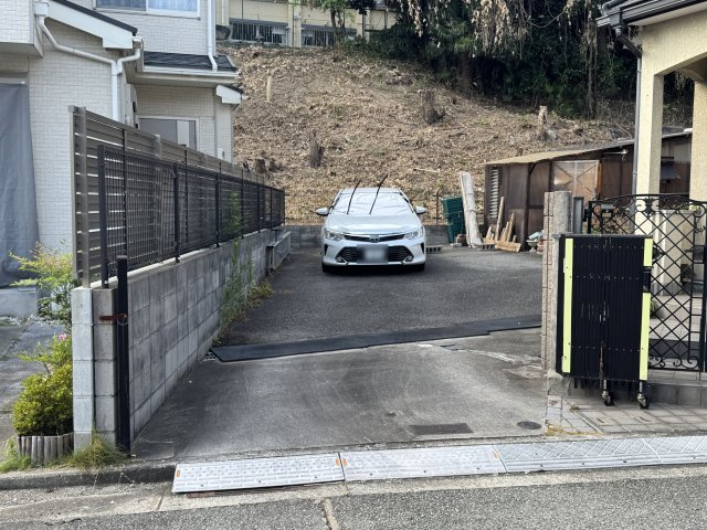 神戸市西区玉津町今津戸建の駐車場
