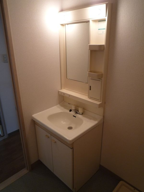 サンヴァレイ志村の独立洗面台|前回募集時の写真です。現況優先