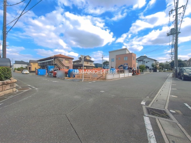 【前面道路含む現地写真】 | 坂戸市芦山町1期　ブルーミングガーデン　新築戸建　全3棟　3号棟