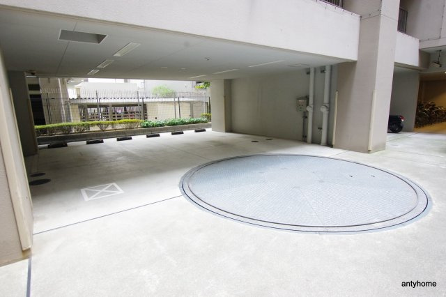 エステムコート新大阪6エキスプレイス　仲介手数料無料の駐車場