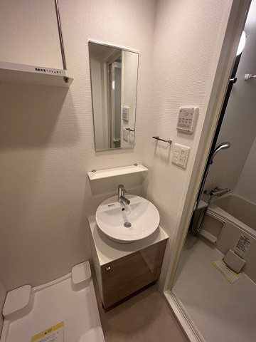 エスリード大阪クレストコートの洗面所|ゆったりとスペースのある洗面所