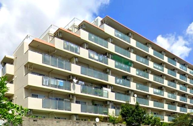 伊丹ロイヤルマンションの外観|南バルコニーから明るい光が射し込む陽だまり空間