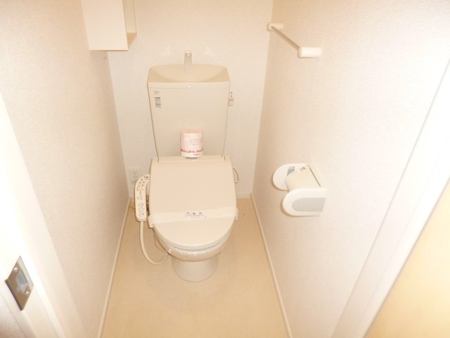 グランアブニールⅢのトイレ|シャワー付き暖房便座