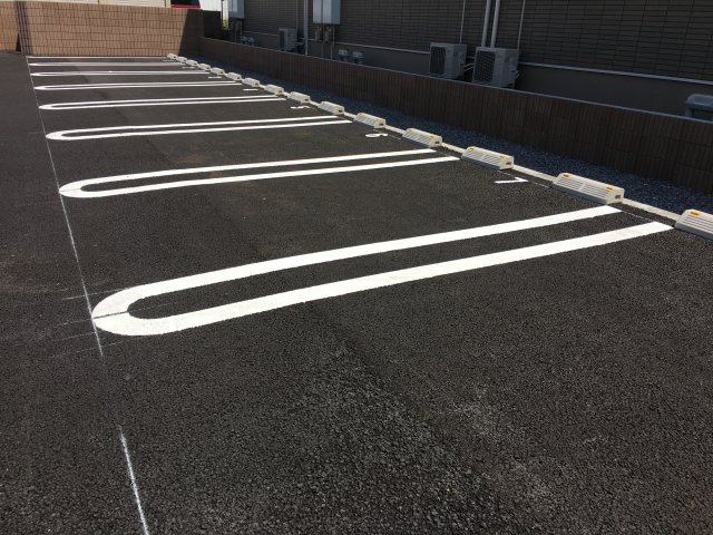 グランアブニールⅢの駐車場