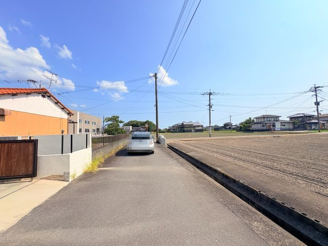 三養基郡みやき町大字寄人　軽量鉄骨造　4LDKの前面道路含む現地写真