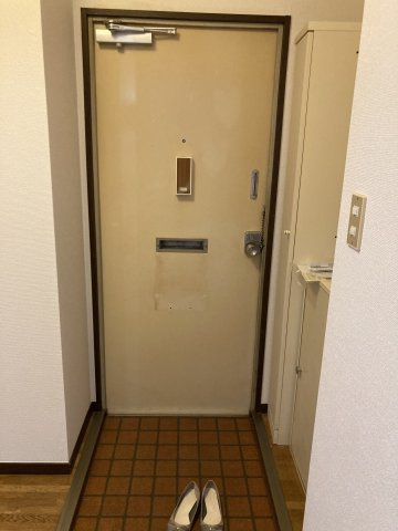 ホワイトパレスの玄関