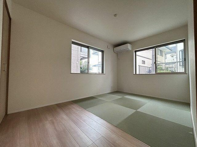 【和室】 | 川崎市多摩区西生田５丁目２２－２６－１ | 納戸約４．５帖　別アングル