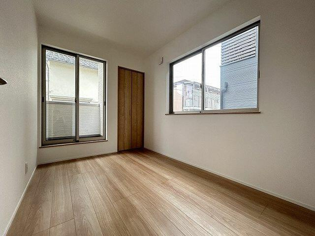 【洋室】 | 川崎市多摩区西生田５丁目２２－２６－１ | 西側洋室４．３帖　別アングル