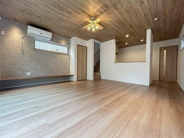 【居間・リビング】 | 川崎市多摩区西生田５丁目２２－２６－１ | ＬＤＫ約１６．７帖　別アングル