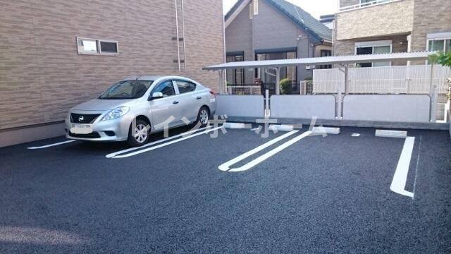 ラ　ヴィータ　の駐車場