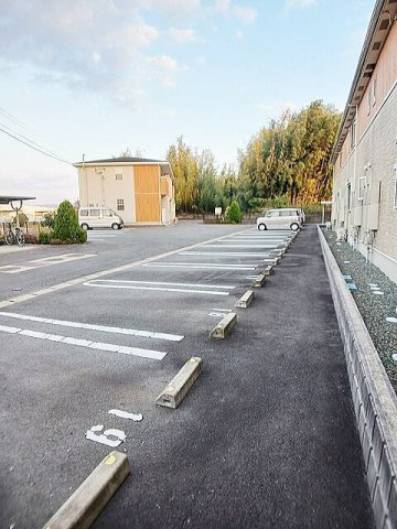 グレイスヒル弐番館の駐車場|駐車場に車を止められます