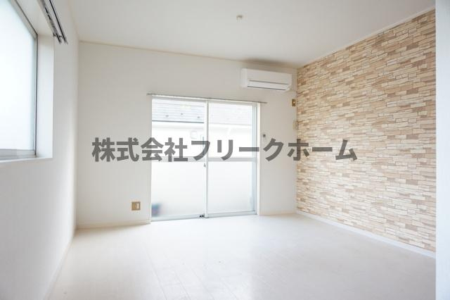 武蔵野市境南町５丁目のアパートの居間・リビング