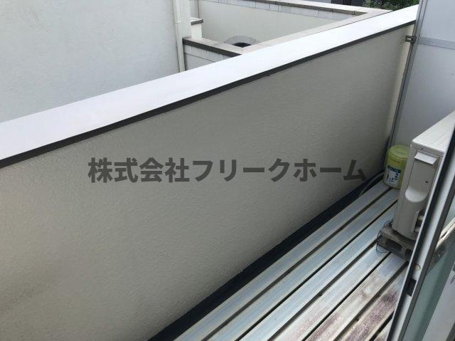 武蔵野市境南町５丁目のアパートのバルコニー