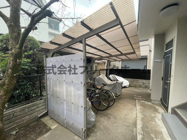 武蔵野市境南町５丁目のアパートの駐車場