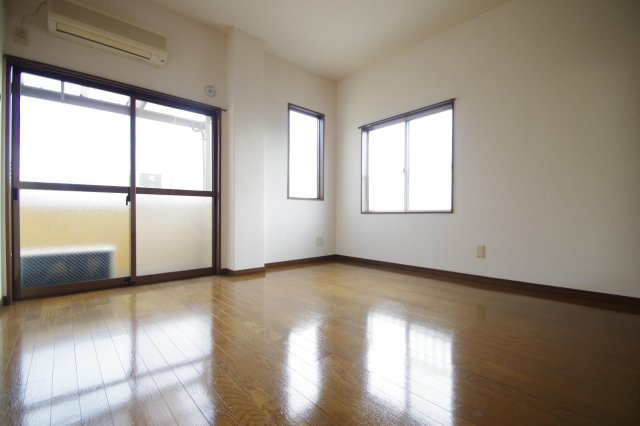 エリーナ新屋敷の居間・リビング