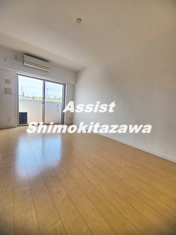 スカイコート下北沢壱番館の居間・リビング