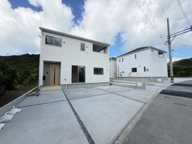 南城市佐敷伊原　第2（全4棟）1号棟の外観|1号棟　並列駐車3台可♪