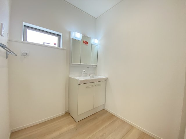 南城市佐敷伊原　第2（全4棟）1号棟の独立洗面台|※同仕様写真です　