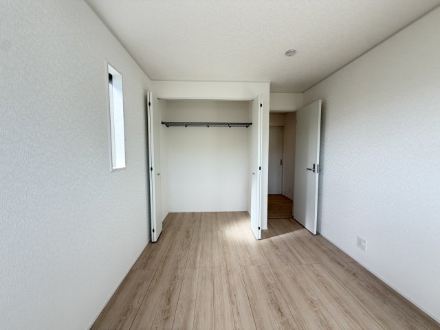 南城市佐敷伊原　第2（全4棟）1号棟の収納|1号棟　洋室6.2帖+収納付き♪