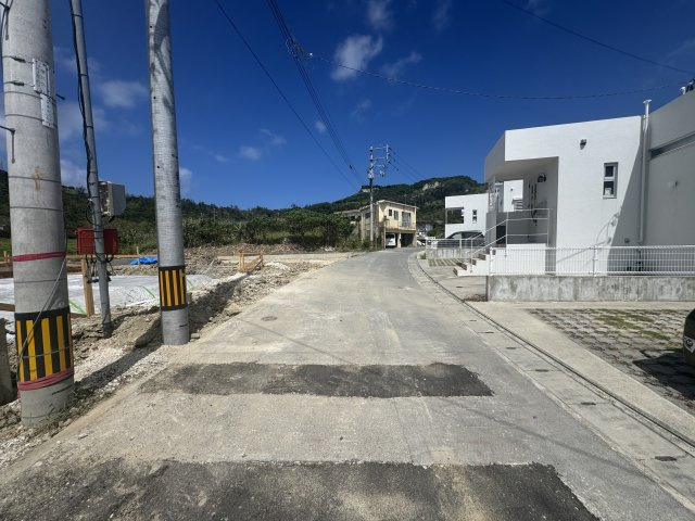 南城市佐敷伊原　第2（全4棟）1号棟の前面道路含む現地写真|※南側公道4.5m♪