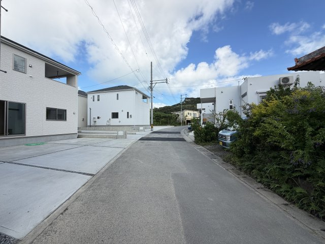 南城市佐敷伊原　第2（全4棟）1号棟の前面道路含む現地写真|※南側公道4.5m♪
