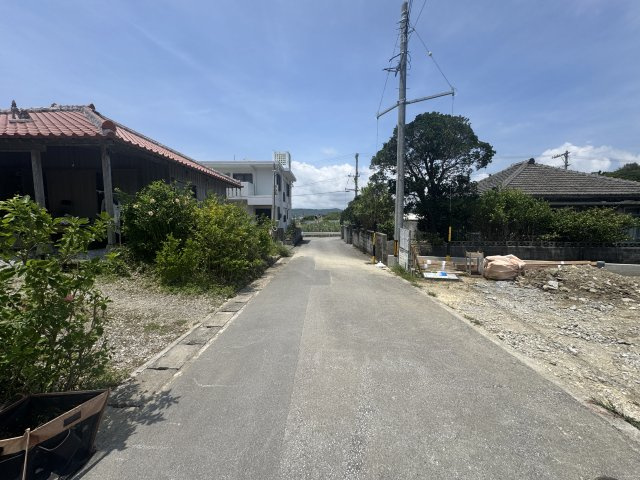 南城市佐敷伊原　第2（全4棟）1号棟の前面道路含む現地写真|※南側公道4.5m♪
