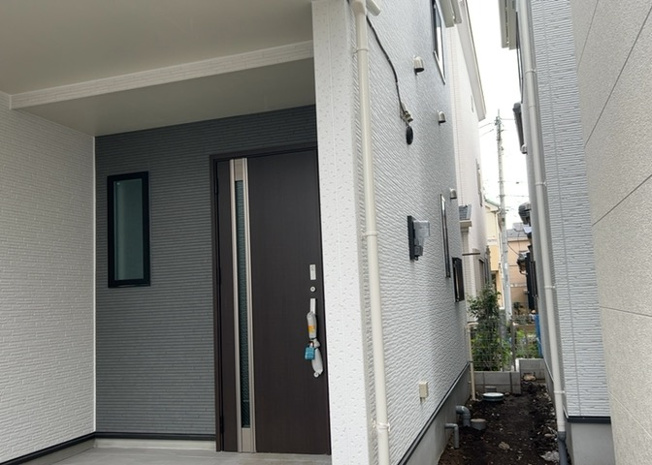 【構造・工法・仕様】 | 木造住宅とは土台、壁、柱など建築物の強度を支える構造体の材に木が使用されている構造を指します。構造体は建物の自重を支えるだけではなく風圧や水圧、積裁荷重などあらゆる衝撃に耐えるための基礎です。