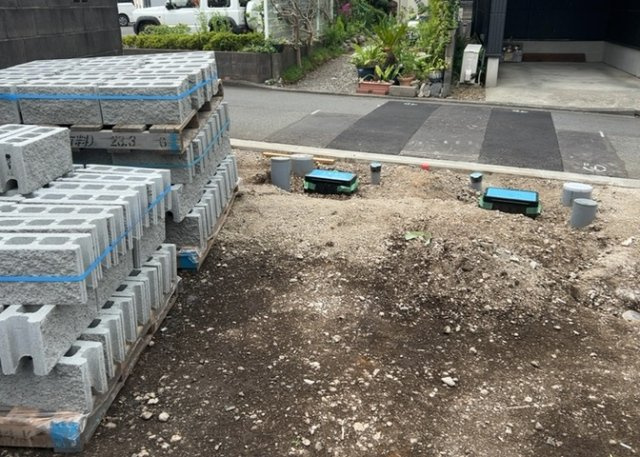 【設備】 | 敷地内には、散水栓や立水栓があります。水道水を直接利用できるため、水を運ぶ手間を省くことが出来ます。大量の水を必要とする洗車作業や清掃などに役立ちます。その他設備とあわせて、現地でご確認ください。