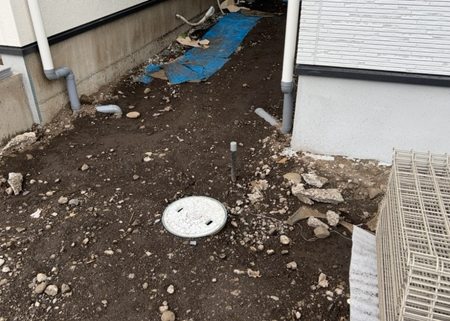 【設備】 | 敷地内には、散水栓や立水栓があります。水道水を直接利用できるため、水を運ぶ手間を省くことが出来ます。大量の水を必要とする洗車作業や清掃などに役立ちます。その他設備とあわせて、現地でご確認ください。