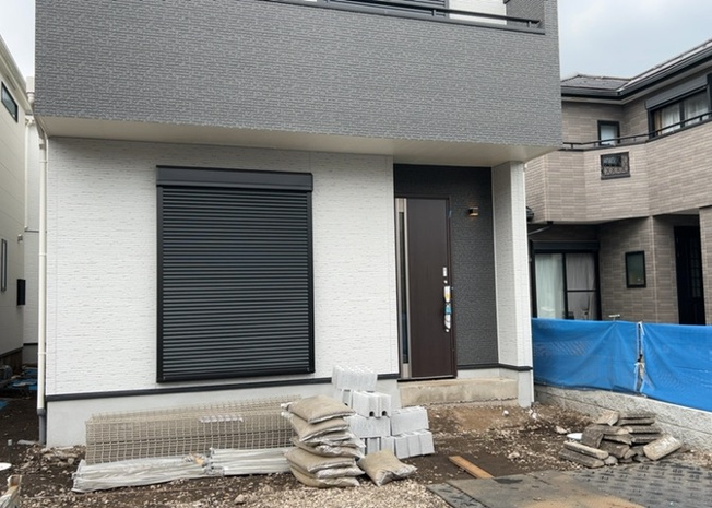 【内装】 | 建物建築の外壁の主流となっているサイディング仕様は、板を外壁に貼り合わせる施工方法です。金属系・木質系・窯業系があり、断熱性や耐用性などが異なります。外壁の色やデザインなど詳細は現地でご確認ください。