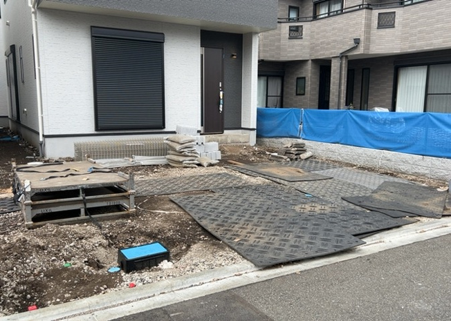【駐車場】 | 駐車場と明記されていても、最小スペースでつくられた駐車場だと大型車は駐車できなかったり、出入りしにくくなったりする可能性があります。お車のサイズと購入したい物件の駐車場のサイズを現地で確認しましょう。